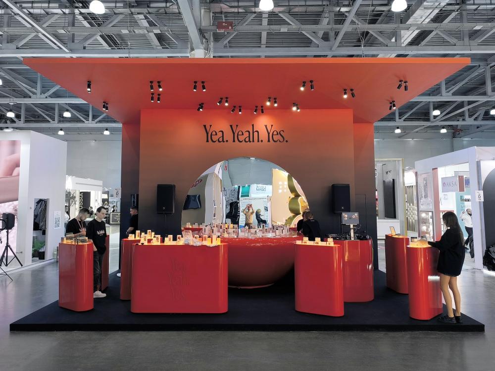 Стенд компании: Yea.Yeah.Yes.